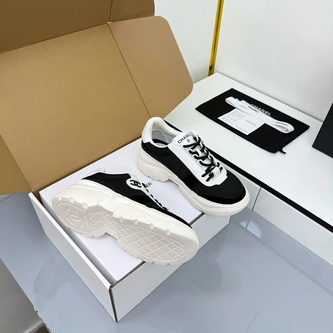 👟👟Ex-factory price 620👟👟 Chanel bread shoes ~ original calfskin panda shoes Chanel 25C latest hot style panda black and white sports shoes casual sneakers Xiaoxiang hot item classic black and white panda color coco girls must pay Fabric: original custom mixed sheepskin lining: original imported breathable mesh lining outsole: Original molded rubber + TPU combination Size: Women's 35-41